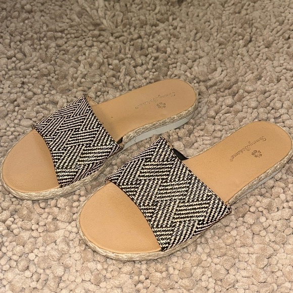 Tommy Bahama Shoes - Tommy Bahama slides on a size 6.5 woman